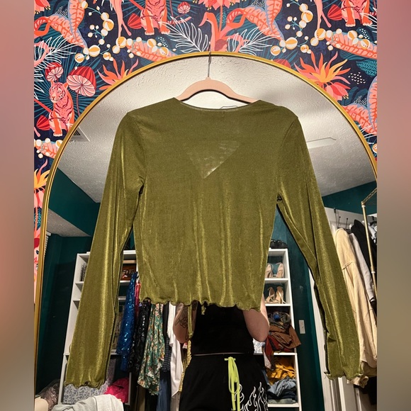 Electrica green scrunch top - Picture 2 of 3